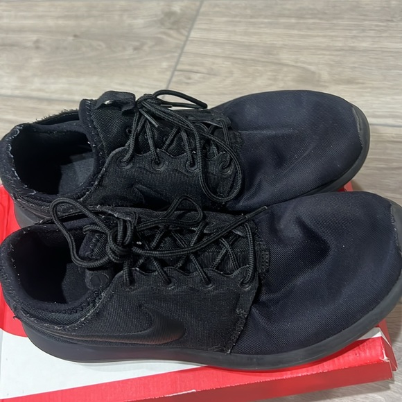 Nike - Picture 2 of 3